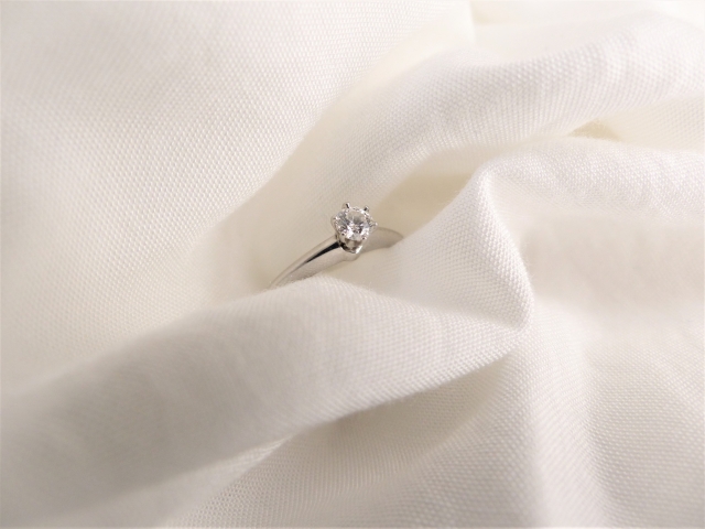 お手入れ方法について | 和歌山で指輪・ダイヤモンドの婚約指輪をお探しならしんえい⁻ELFIN