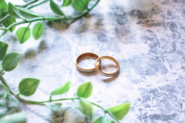 和歌山で結婚指輪をお探しなら | 指輪と葉っぱ
